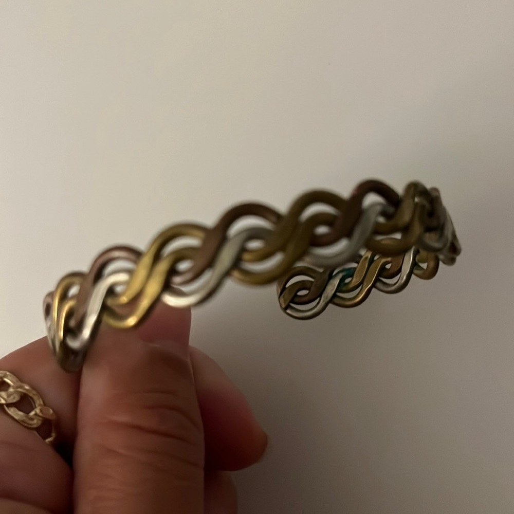 Multi tone bracelet